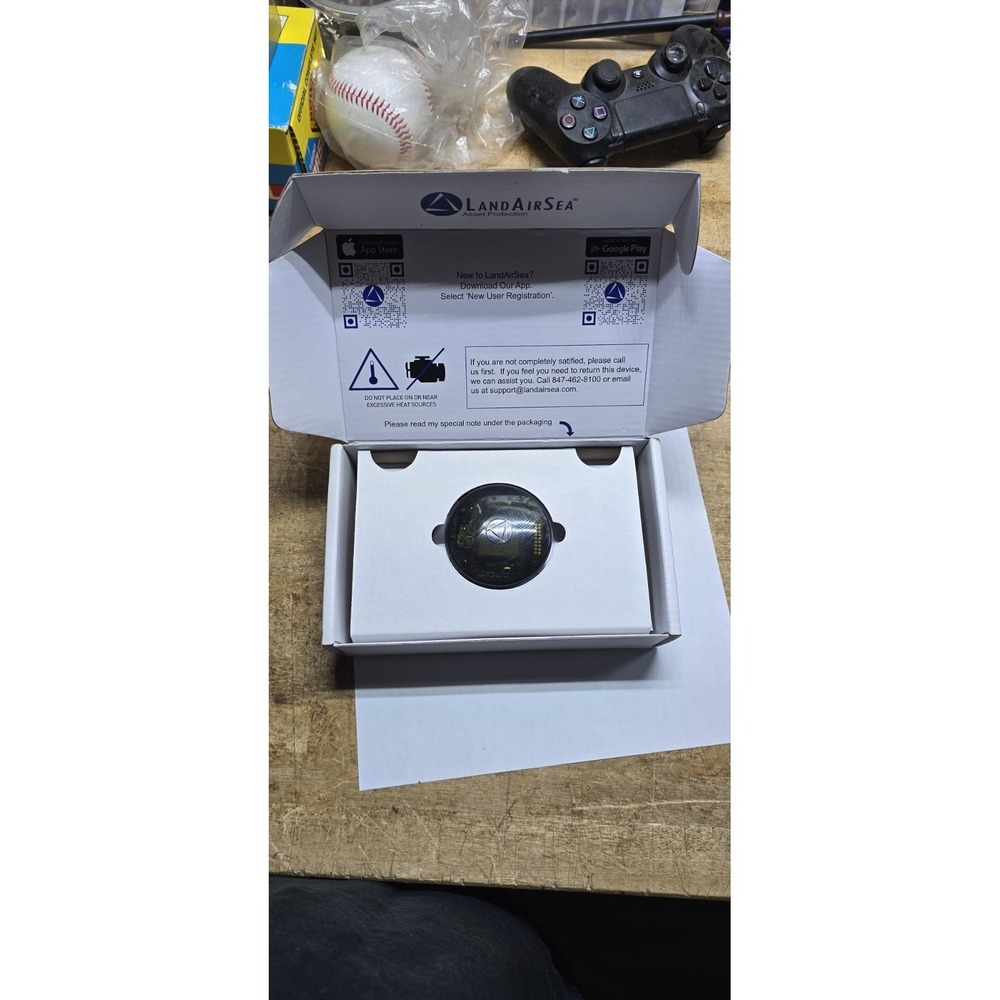 LandAirSea 54 GPS Tracker - Waterproof Magnet Mount